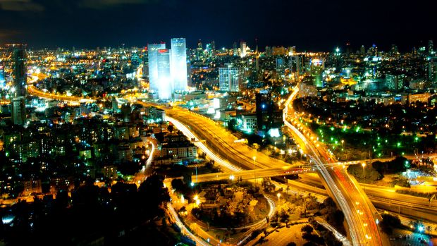 Tel_Aviv_Skyline_(night)_-_2